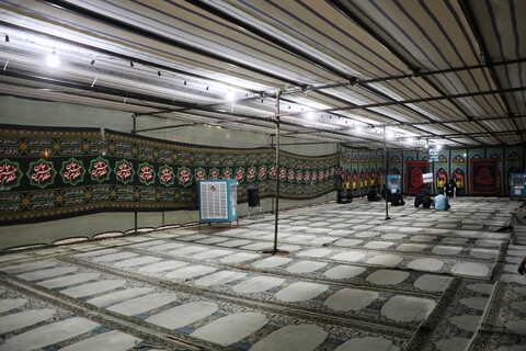 تصاویر/ پذیرایی خادمان حرم کریمه اهل بیت(ع) از زوار اربعین