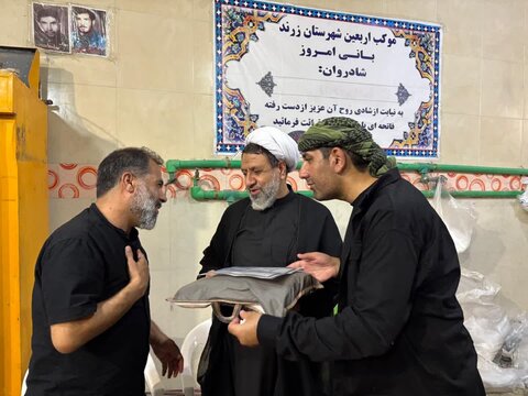 تصاویر بازدید نماینده ولی فقیه از موکب اربعین