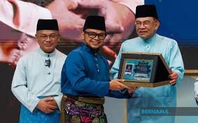 "Second Attempt Brings Victory for Malaysian Qari"