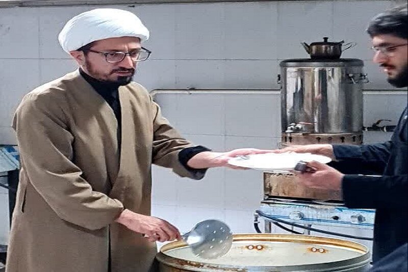 استقبال پرشور زائران از موکب حوزه علمیه حضرت باقرالعلوم(ع) در سرپلذهاب + عکس