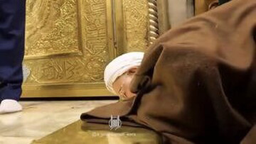 نظر آیت الله جوادی آملی در مورد بوسیدن آستان حرم