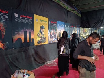 موکب ضدصهیونیستی در مسیر اربعین؛ نمایش جنایات آمریکا در عمود ۷۹۴