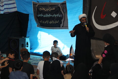 تصاویر/اجرای برنامه های آموزنده ویژه زائران کودک و نوجوان در موکب سنگرسازان بی سنگر حسینی