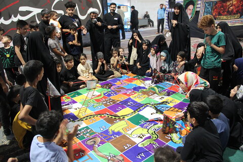 تصاویر/اجرای برنامه های آموزنده ویژه زائران کودک و نوجوان در موکب سنگرسازان بی سنگر حسینی