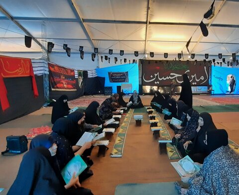 تصاویر/برگزاری مراسم ختم قرآن ویژه بانوان توسط گروه فرهنگی موکب سنگرسازان بی سنگر حسینی