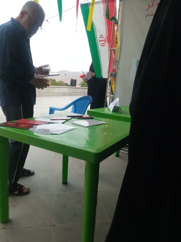 تصاویر/فعالیت طلاب مدرسه علمیه فاطمه زهرا(س) اراک در موکب امام رضا (ع)