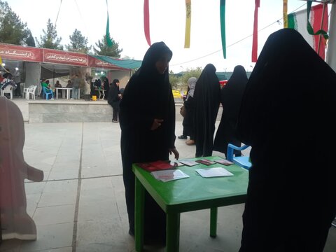 تصاویر/فعالیت طلاب مدرسه علمیه فاطمه زهرا(س) اراک در موکب امام رضا (ع)