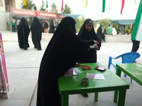 تصاویر/فعالیت طلاب مدرسه علمیه فاطمه زهرا(س) اراک در موکب امام رضا (ع)