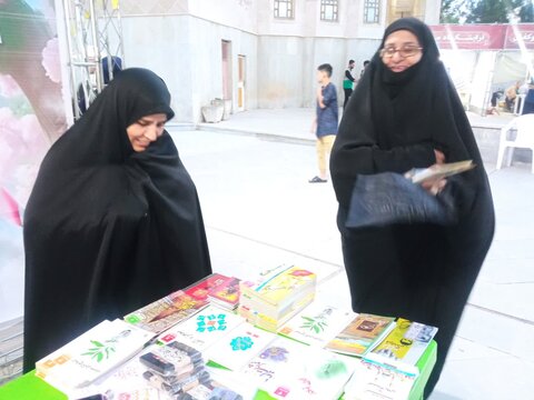 تصاویر/فعالیت طلاب مدرسه علمیه فاطمه زهرا(س) اراک در موکب امام رضا (ع)