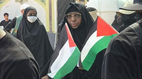 Des pèlerins nigérians participent à la procession d'Arbaïn