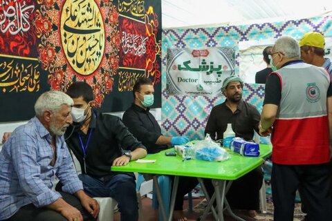 تصاویر/خدمت‌رسانی موکب علی بن باقر کاشان به زائران اربعین در کربلا