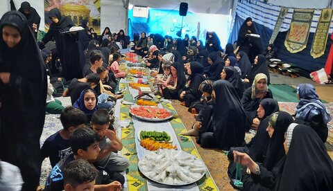 تصاویر/برگزاری سفره حضرت رقیه (س)در موکب سنگرسازان بی سنگر حسینی