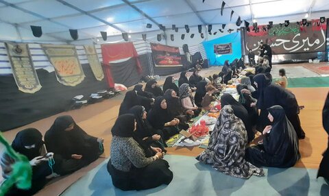 تصاویر/برگزاری سفره حضرت رقیه (س)در موکب سنگرسازان بی سنگر حسینی