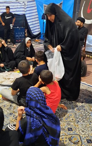 تصاویر/برگزاری سفره حضرت رقیه (س)در موکب سنگرسازان بی سنگر حسینی