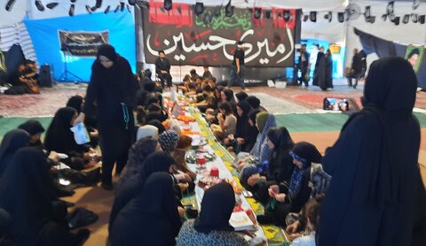 تصاویر/برگزاری سفره حضرت رقیه (س)در موکب سنگرسازان بی سنگر حسینی