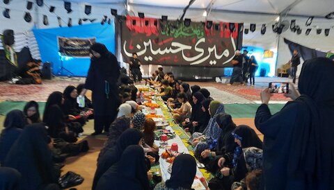 تصاویر/برگزاری سفره حضرت رقیه (س)در موکب سنگرسازان بی سنگر حسینی