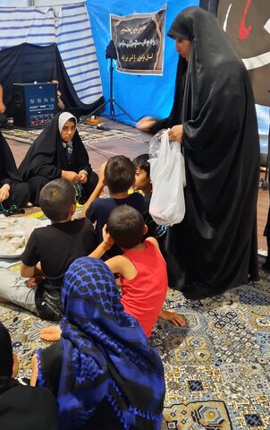 تصاویر/برگزاری سفره حضرت رقیه (س)در موکب سنگرسازان بی سنگر حسینی