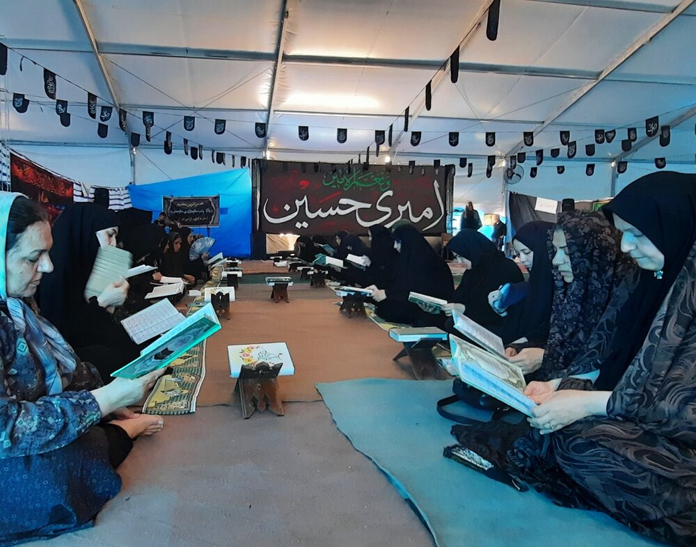 تصاویر/برگزاری مراسم ختم قرآن ویژه بانوان توسط گروه فرهنگی موکب سنگرسازان بی سنگر حسینی