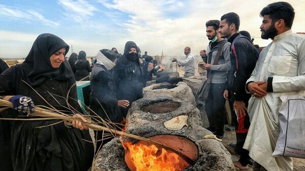 وقتی میزبان برای نگه داشتن زائر خنجر کشید!