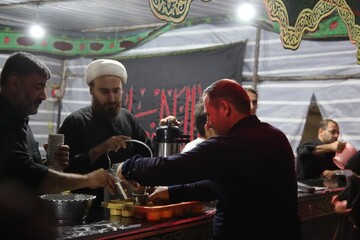 تصاویر / خدمت رسانی موکب‌های اربعین حسینی در اسدآباد