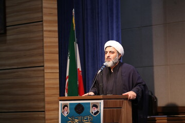 حضور مردم در مناسبت‌های مختلف نشان‌دهنده عشق به ولایت مداری است