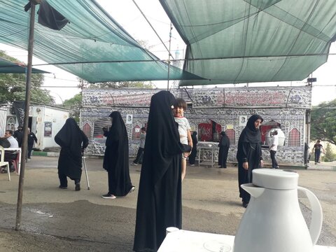 تصاویری از خدمت رسانی موکب اعظم امام خامنه ای در خرم آباد به زائران اربعین حسینی