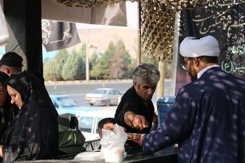 تصاویر/ موکب رهپویان ولایت تیپ ۲۸۱ نزاجا میزبان زائران اربعین حسینی(ع)