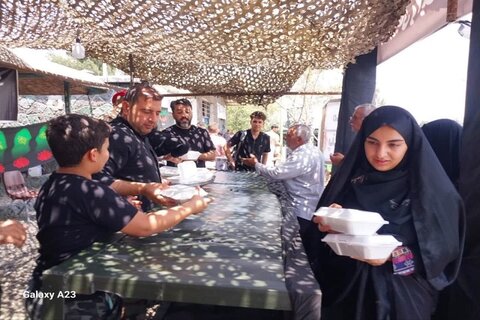 تصاویر/ موکب رهپویان ولایت تیپ ۲۸۱ نزاجا میزبان زائران اربعین حسینی(ع)