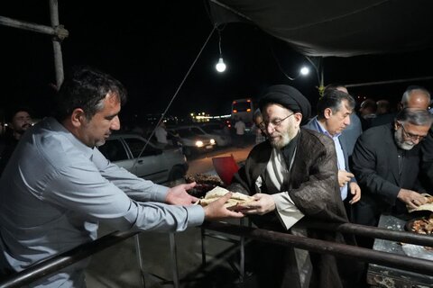 تصاویر بازدید نماینده ولی فقیه در لرستان از مواکب حسینی