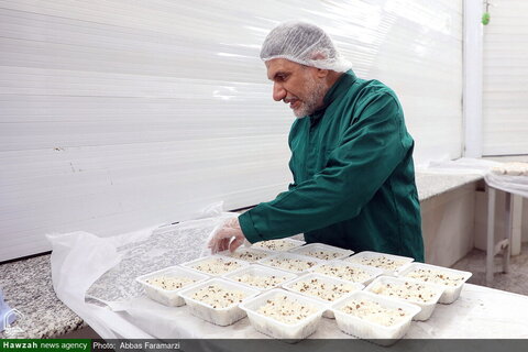 Photos/ Accueil des serviteurs du sanctuaire de Hazrat Masoumeh (que la paix soit sur lui) par les pèlerins d'Arbaeen