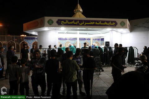 Photos/ Accueil des serviteurs du sanctuaire de Hazrat Masoumeh (que la paix soit sur lui) par les pèlerins d'Arbaeen