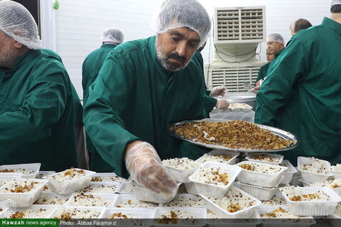 Photos/ Accueil des serviteurs du sanctuaire de Hazrat Masoumeh (que la paix soit sur lui) par les pèlerins d'Arbaeen