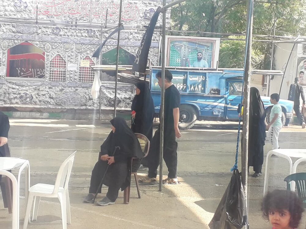 تصاویر/ خدمت رسانی موکب اعظم امام خامنه ای در خرم آباد به زائران اربعین حسینی