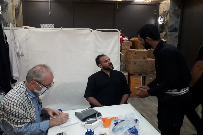 ارائه خدمات درمانی در موکب بهداشت و درمان زوار الحسین(ع) کرمانشاه+عکس