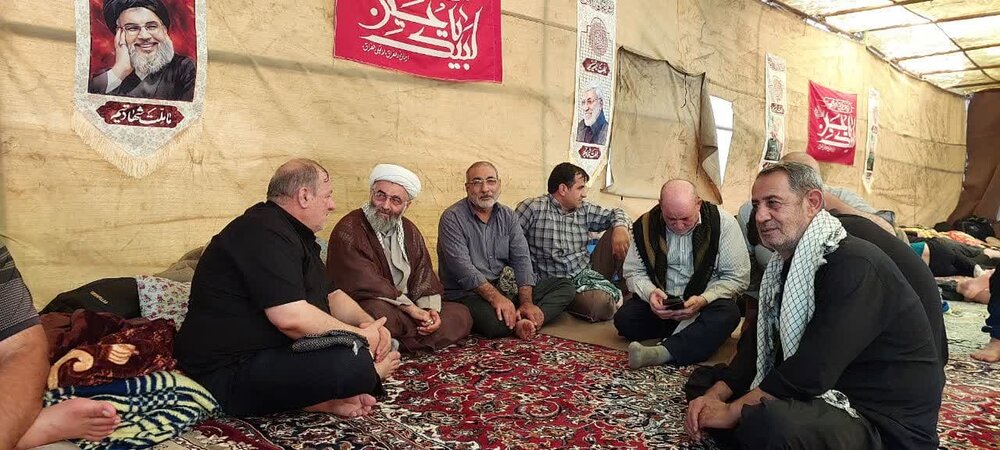 فیلم / حضور امام جمعه نهاوند در چایخانه موکب حسین ابن موسی الکاظم(ع) در کاظمین