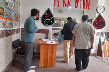 موکب شهید رئیسی در مدرسه امام مهدی(عج) کرمانشاه میزبان زائرین اربعین+تصاویر