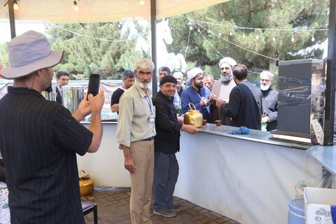 تصاویر / بازدید امام جمعه همدان از موکب‌های سراسر استان