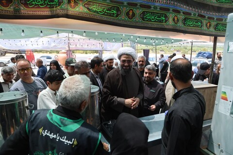 تصاویر / بازدید امام جمعه همدان از موکب‌های سراسر استان