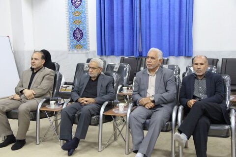 تصاویر نشست هم‌اندیشی سازمان‌های مردم نهاد لرستان با نماینده ولی فقیه در این استان
