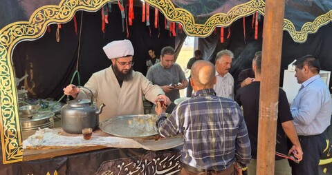 تصاویر / خدمت رسانی امام جمعه فامنین به زائران اربعین حسینی
