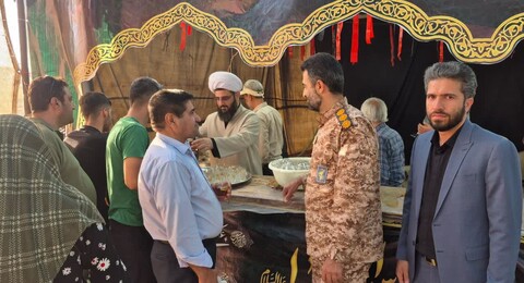 تصاویر / خدمت رسانی امام جمعه فامنین به زائران اربعین حسینی