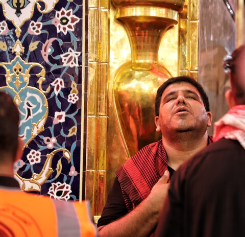 تصاویر/حال و هوای حرم حضرت عباس (ع)در شب اربعین حسینی