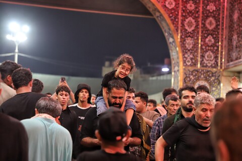 تصاویر/حال و هوای حرم حضرت عباس (ع)در شب اربعین حسینی