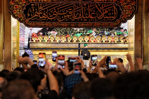 تصاویر/حال و هوای حرم حضرت عباس (ع)در شب اربعین حسینی