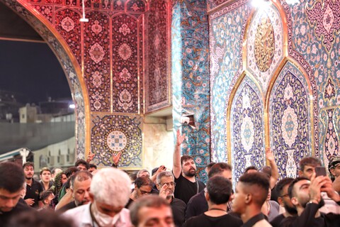 تصاویر/حال و هوای حرم حضرت عباس (ع)در شب اربعین حسینی