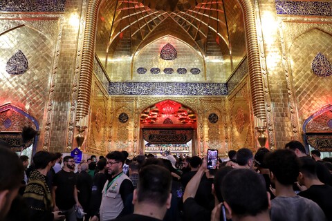 تصاویر/حال و هوای حرم حضرت عباس (ع)در شب اربعین حسینی