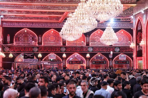 تصاویر/حال و هوای حرم حضرت عباس (ع)در شب اربعین حسینی