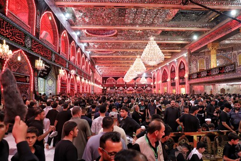 تصاویر/حال و هوای حرم حضرت عباس (ع)در شب اربعین حسینی