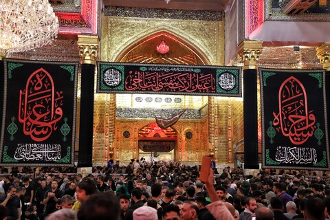 تصاویر/ اربعین کی شب میں حرم حضرت عباس علیہ السلام کا روح پرور منظر