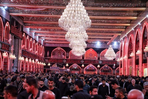 تصاویر/حال و هوای حرم حضرت عباس (ع)در شب اربعین حسینی